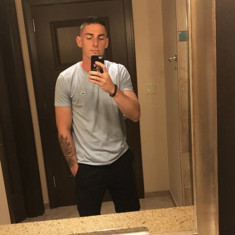 Foto desnuda filtrada de OnlyFans de Allen