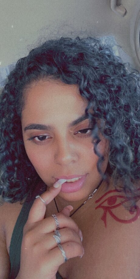 Foto desnuda filtrada de OnlyFans de Adoseofaaliyah