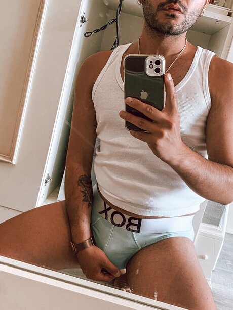 Foto desnuda filtrada de OnlyFans de Yiit