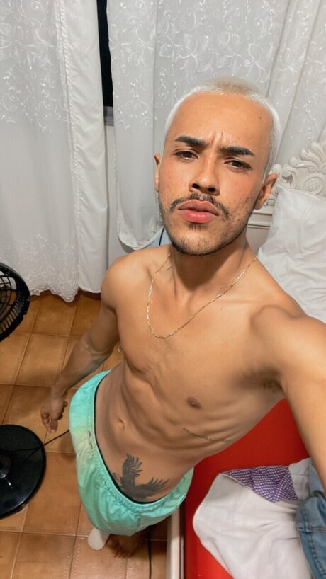 Foto desnuda filtrada de OnlyFans de Santyago