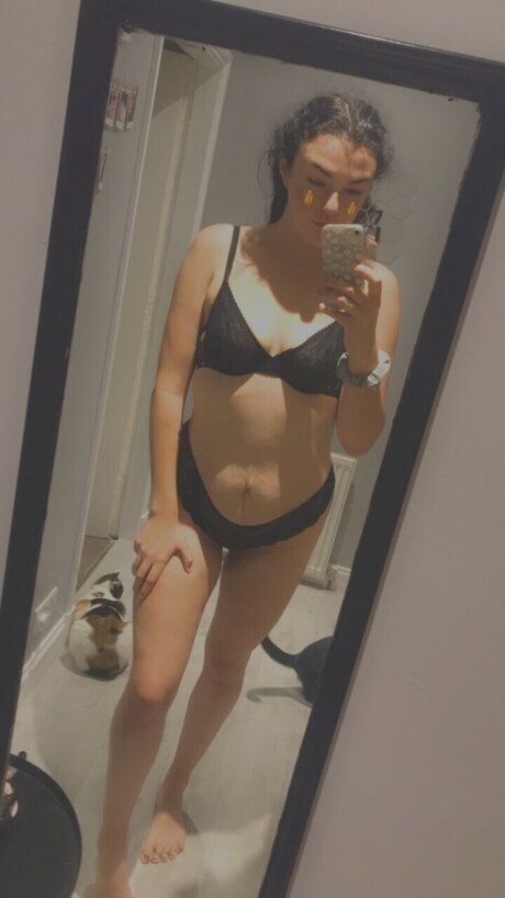 Foto desnuda filtrada de OnlyFans de A