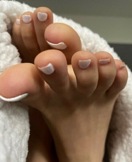 Foto desnuda filtrada de OnlyFans de Feet Invasion 