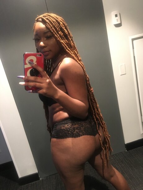 Foto desnuda filtrada de OnlyFans de Candy20000