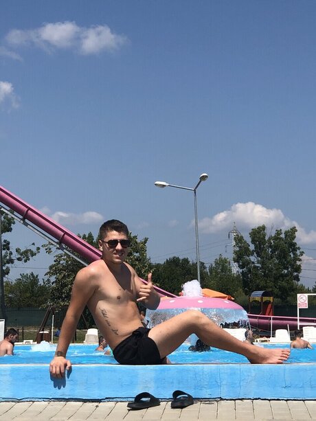Foto desnuda filtrada de OnlyFans de Neacsu Adrian