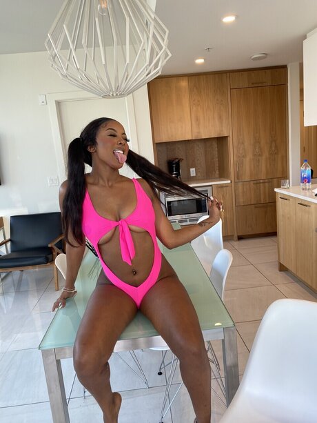 Foto desnuda filtrada de OnlyFans de U69935291
