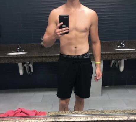 Foto desnuda filtrada de OnlyFans de Daniel