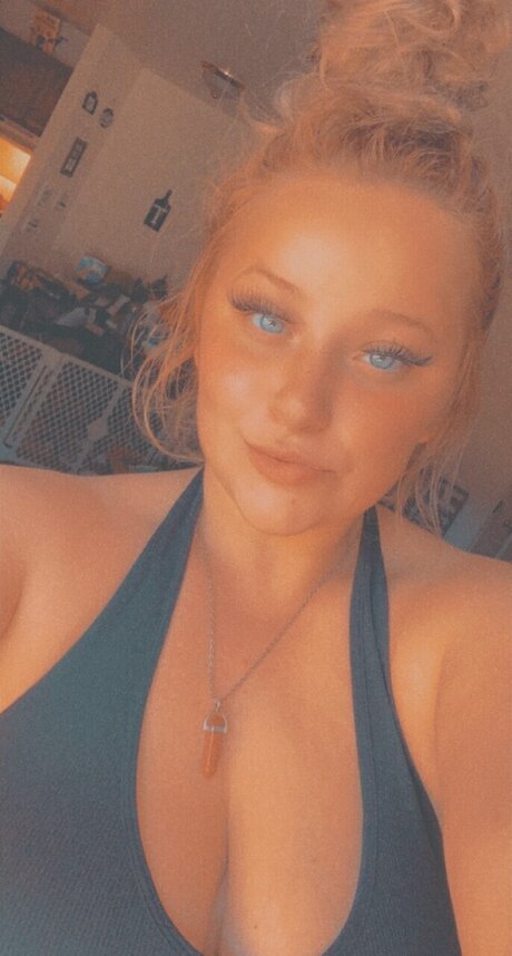 Foto desnuda filtrada de OnlyFans de Lizzy