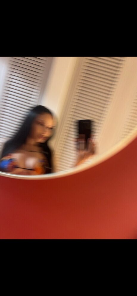 Foto desnuda filtrada de OnlyFans de Your Favorite Artist