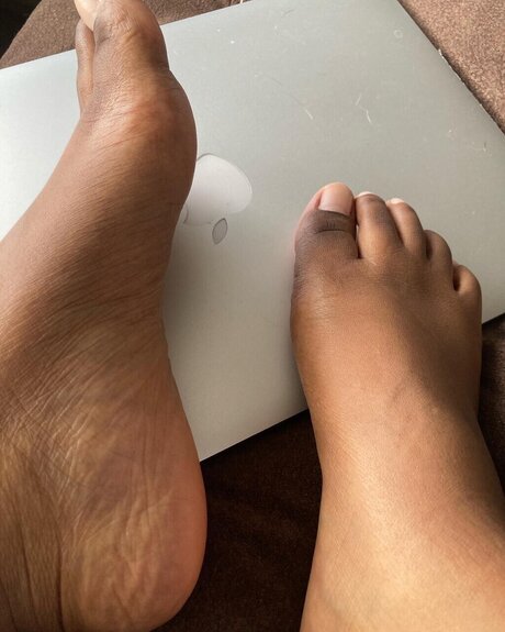 Foto desnuda filtrada de OnlyFans de Brown Girl Feet
