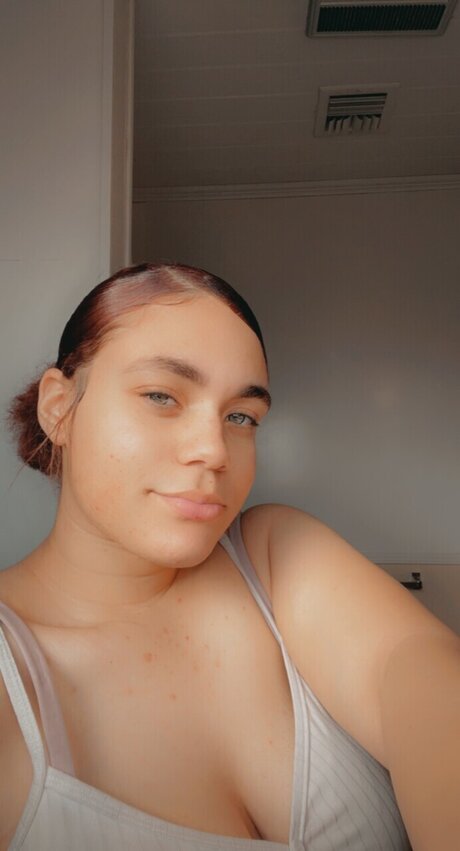 Foto desnuda filtrada de OnlyFans de Lighskinnae