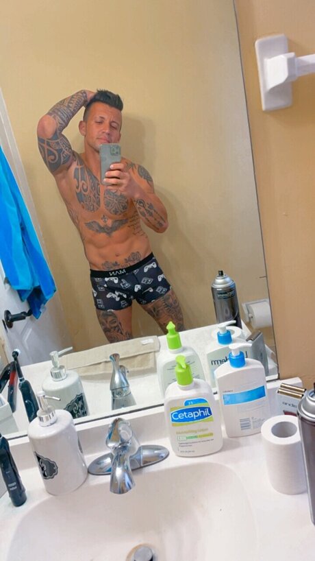 Foto desnuda filtrada de OnlyFans de Leonardo Noda