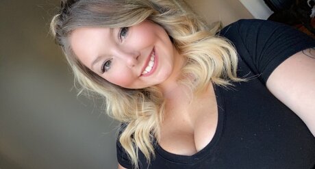 Foto desnuda filtrada de OnlyFans de Courtney