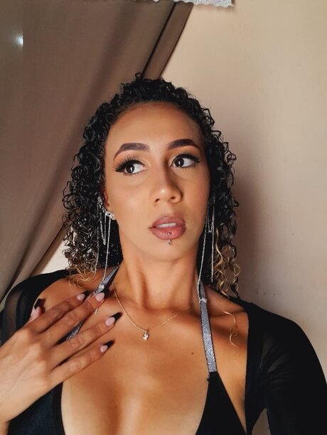 Foto desnuda filtrada de OnlyFans de Tmires 