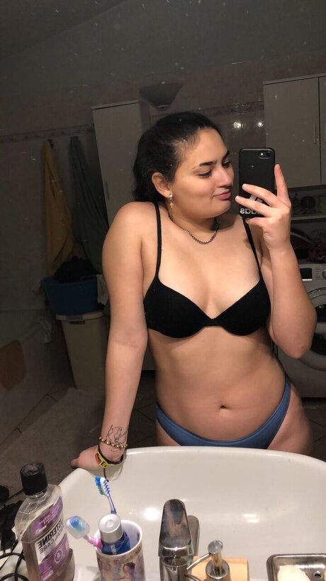 Foto desnuda filtrada de OnlyFans de Emily