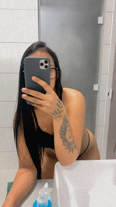 Foto desnuda filtrada de OnlyFans de Larie 