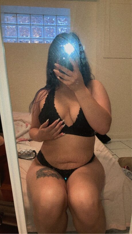 Foto desnuda filtrada de OnlyFans de Apphireblu