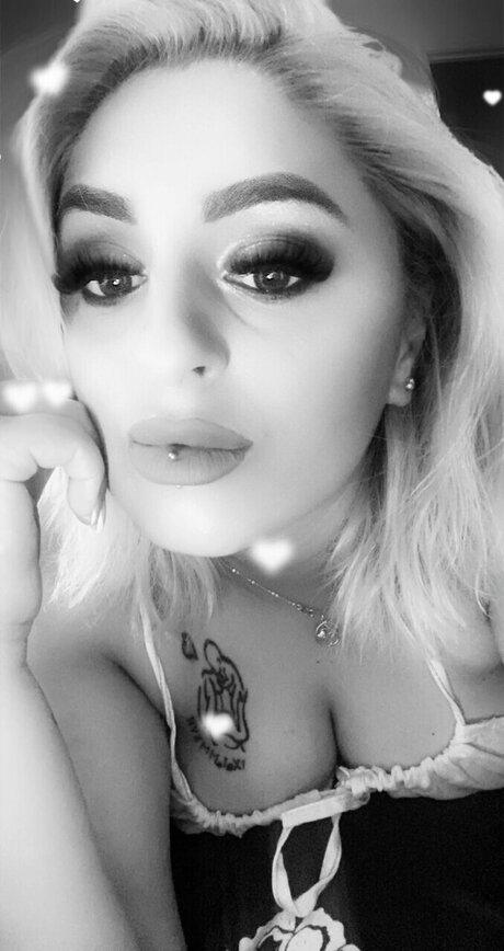 Foto desnuda filtrada de OnlyFans de Adelina