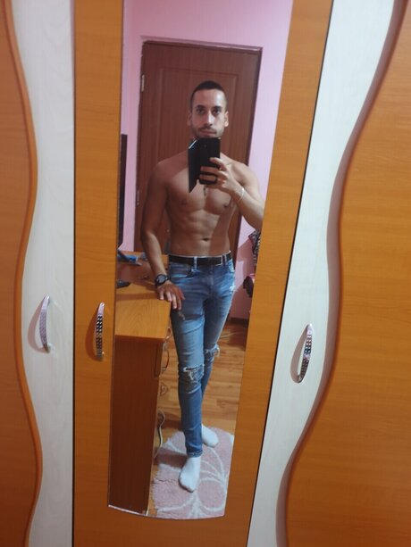 Foto desnuda filtrada de OnlyFans de Jamesrobert