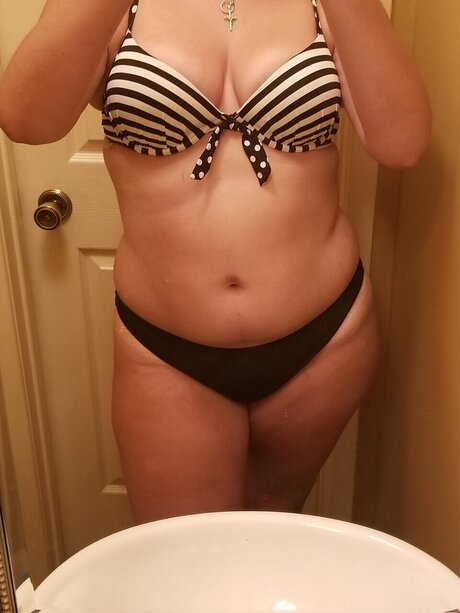 Foto desnuda filtrada de OnlyFans de Baby Witch