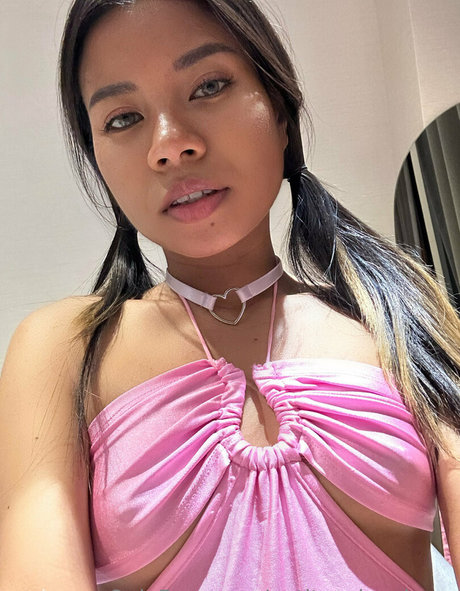 Foto desnuda filtrada de OnlyFans de Petiteasianchaya