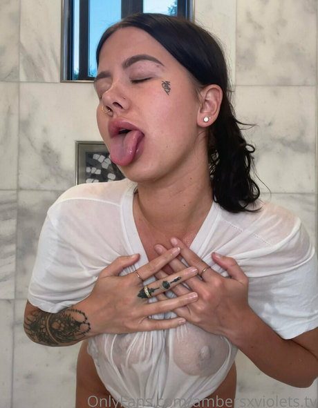Foto desnuda filtrada de OnlyFans de Ambersxvioletstv