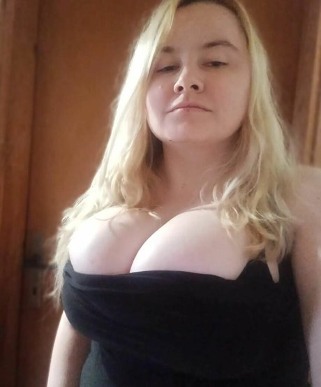 Foto desnuda filtrada de OnlyFans de Dejana Savi