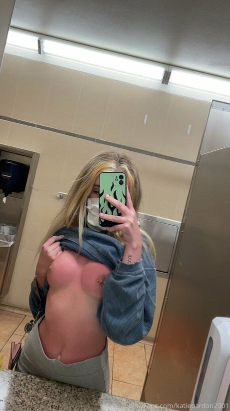 Foto desnuda filtrada de OnlyFans de Katiepardon2001