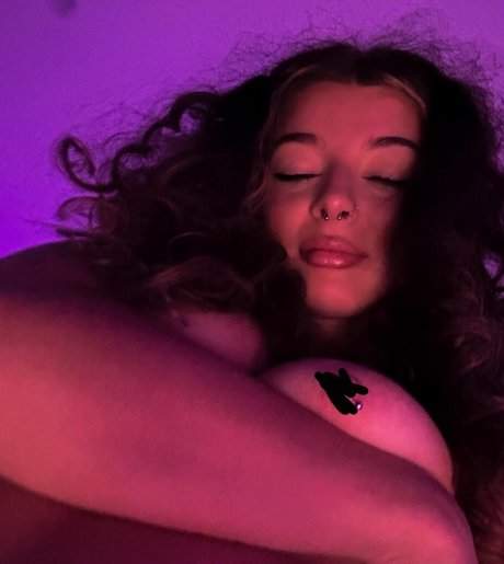 Foto desnuda filtrada de OnlyFans de Keelyyedwards