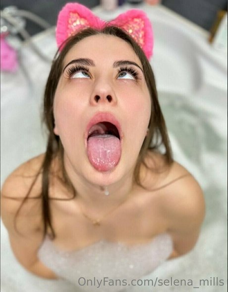 Selena_mills