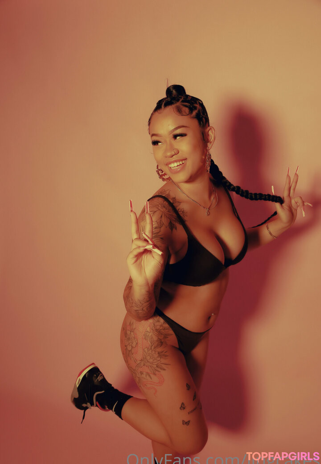 Foto desnuda filtrada de OnlyFans de Lady Bug Baristas #16 Foto desnuda filtrada de OnlyFans de Lady Bug Baristas #16