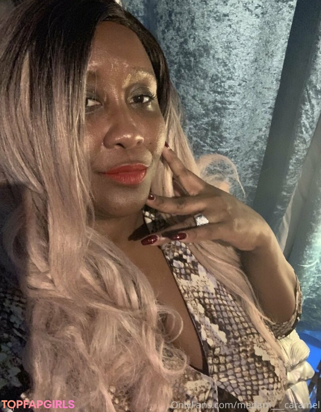 Foto desnuda filtrada de OnlyFans de Madamcaramel #24 Foto desnuda filtrada de OnlyFans de Madamcaramel #24