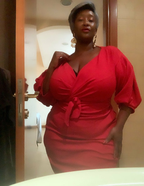 Foto desnuda filtrada de OnlyFans de Madamcaramel