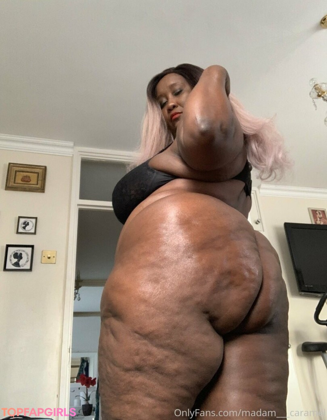 Foto desnuda filtrada de OnlyFans de Madamcaramel #6 Foto desnuda filtrada de OnlyFans de Madamcaramel #6