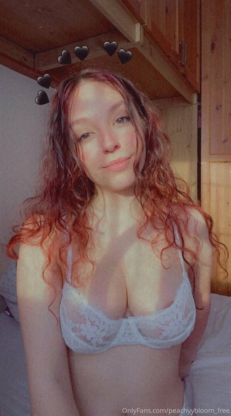 Foto desnuda filtrada de OnlyFans de Peachyybloomfree