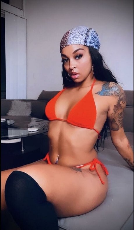 Foto desnuda filtrada de OnlyFans de Luciferxkitty