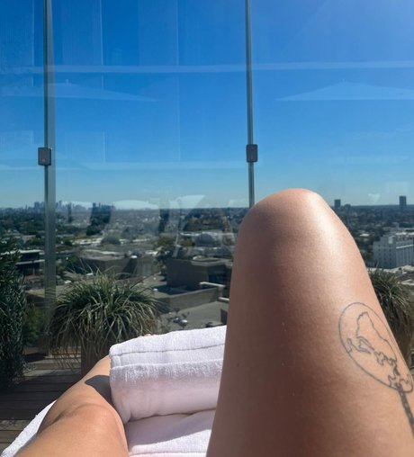 Foto desnuda filtrada de OnlyFans de Mae Muller