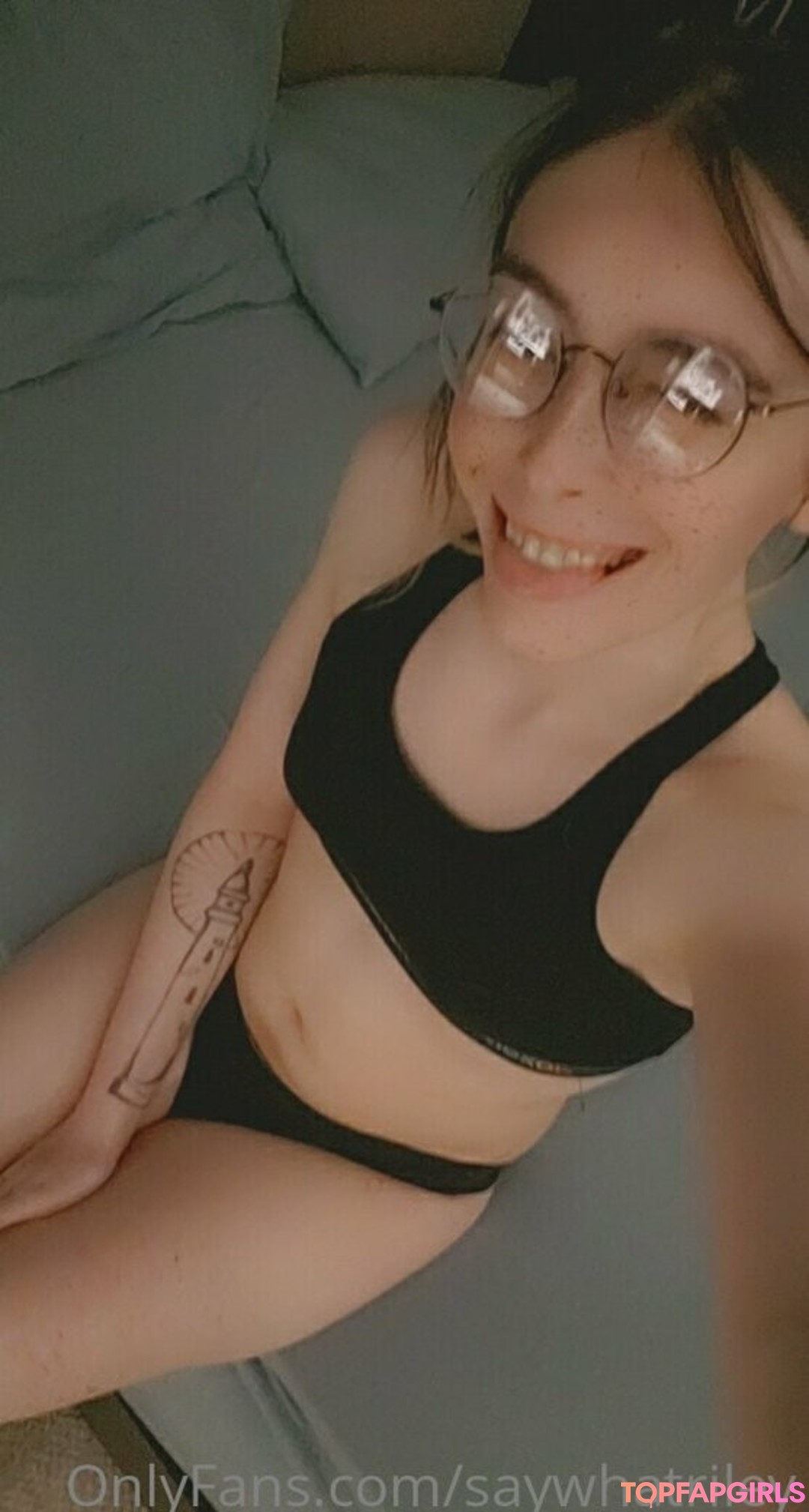 Foto desnuda filtrada de OnlyFans de Saywhatriley #17 Foto desnuda filtrada de OnlyFans de Saywhatriley #17