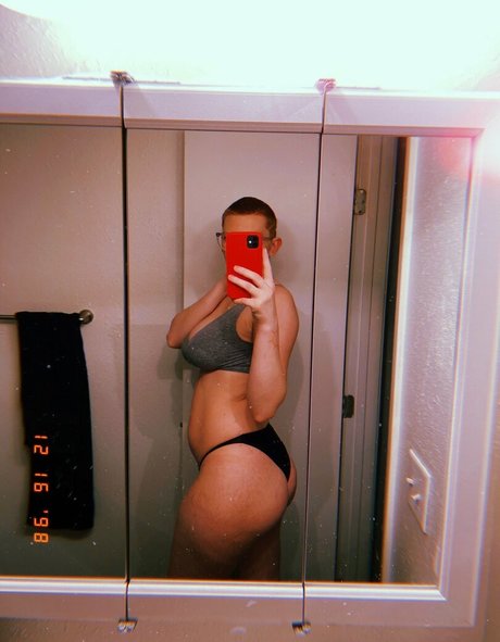 Foto desnuda filtrada de OnlyFans de Sexxilexxi23