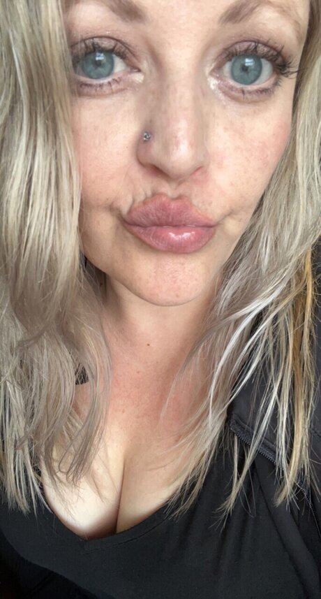 Foto desnuda filtrada de OnlyFans de Kari