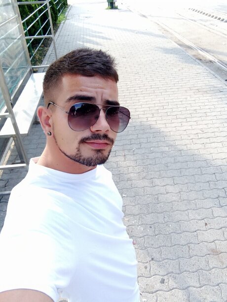 Foto desnuda filtrada de OnlyFans de Mihaialexandru Dulai