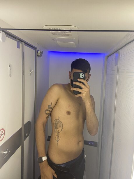 Foto desnuda filtrada de OnlyFans de Sebastian