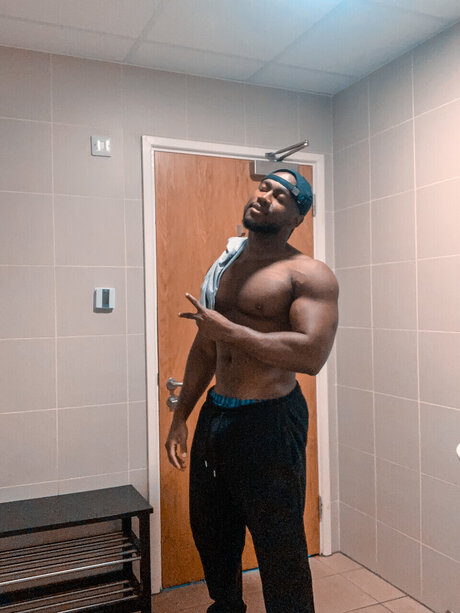 Foto desnuda filtrada de OnlyFans de Tony