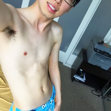 Foto desnuda filtrada de OnlyFans de East Asian Otter