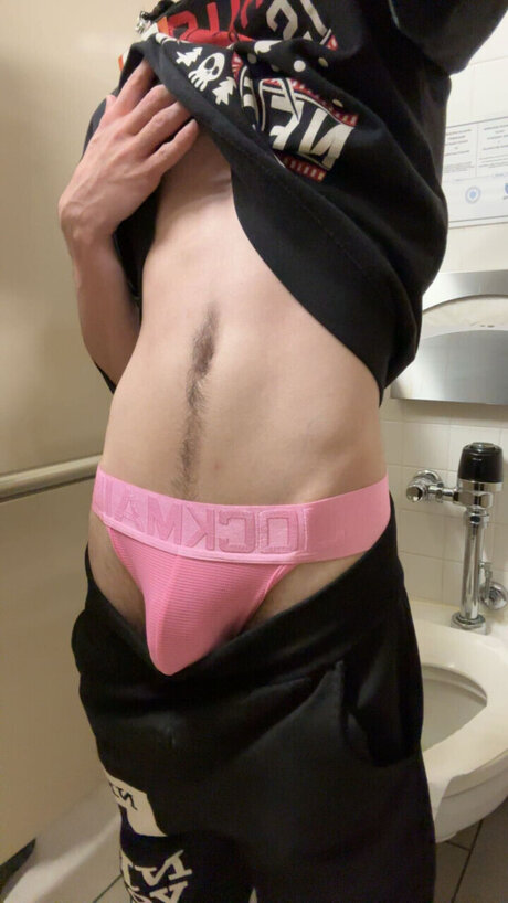 Foto desnuda filtrada de OnlyFans de Bottomboinate