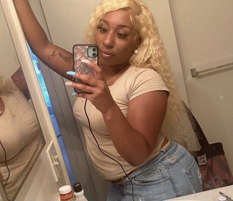 Foto desnuda filtrada de OnlyFans de Sexy Caramel