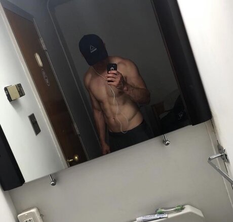 Foto desnuda filtrada de OnlyFans de Step Trainer