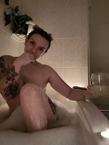Foto desnuda filtrada de OnlyFans de Moon