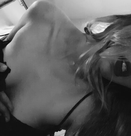 Foto desnuda filtrada de OnlyFans de L
