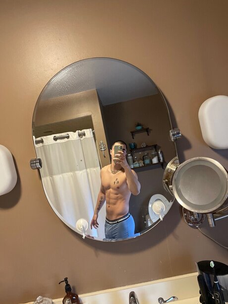 Foto desnuda filtrada de OnlyFans de Christopher Barcenas