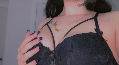 Foto desnuda filtrada de OnlyFans de Hellawavyhaley